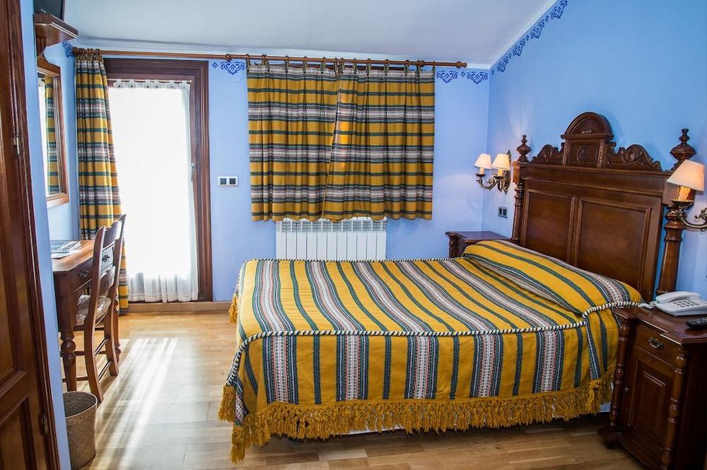Del Pastor Hotel